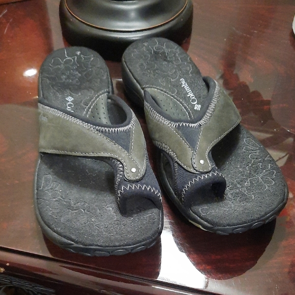 Columbia Black and Gray Comfort Sandals with Wedge Sole - Picture 1 of 7